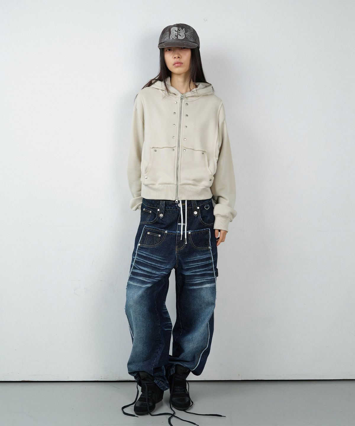 더바이닐하우스(THEVINYLHOUSE) STUDDED FULL ZIP-UP HOODIE (W) BEIGE