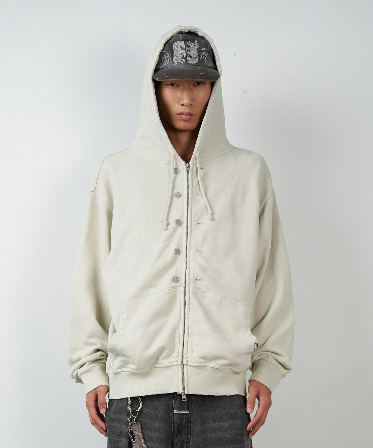 더바이닐하우스(THEVINYLHOUSE) BUTTON WASHED HOODIE ZIP-UP BEIGE