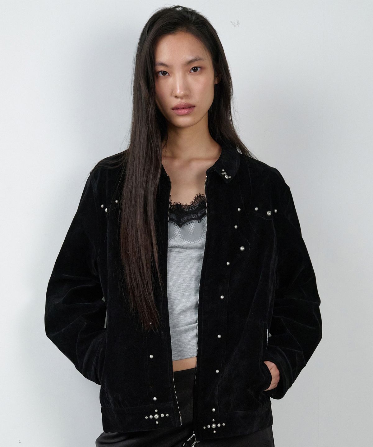 더바이닐하우스(THEVINYLHOUSE) STUDDED SUEDE JACKET BLACK
