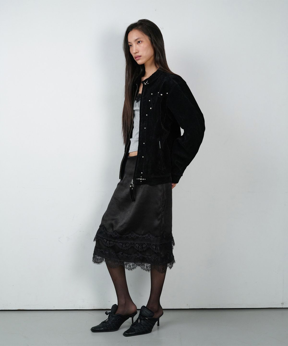 더바이닐하우스(THEVINYLHOUSE) STUDDED SUEDE JACKET BLACK