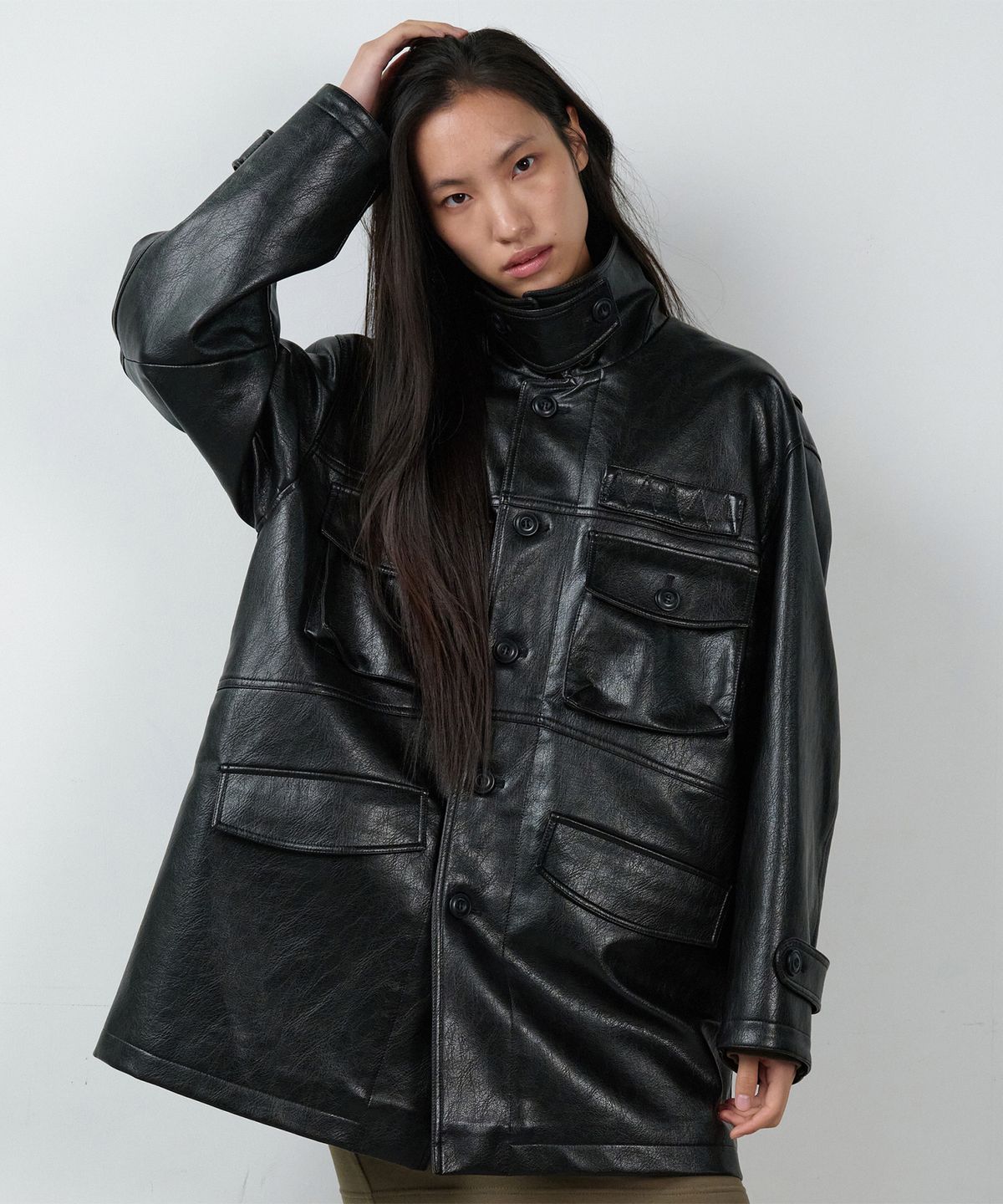 더바이닐하우스(THEVINYLHOUSE) 4 POCKET LEATHER CAR COAT BLACK