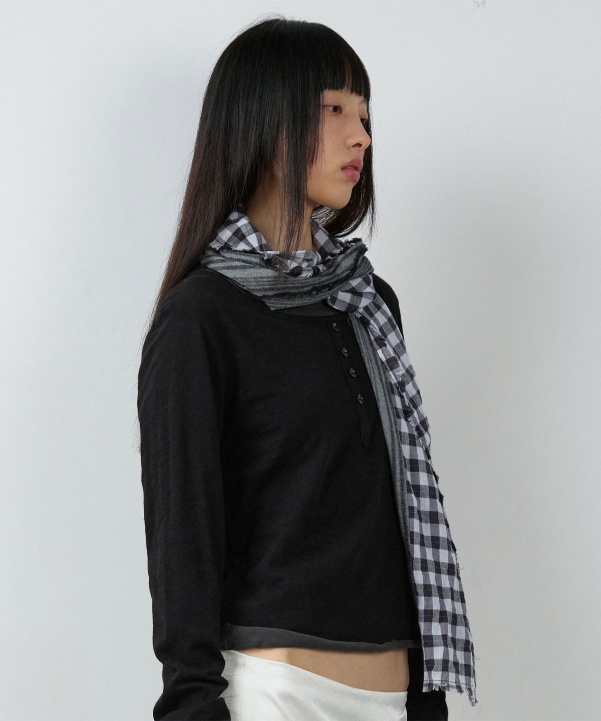 더바이닐하우스(THEVINYLHOUSE) FRINGE MULTI SCARF BLACK