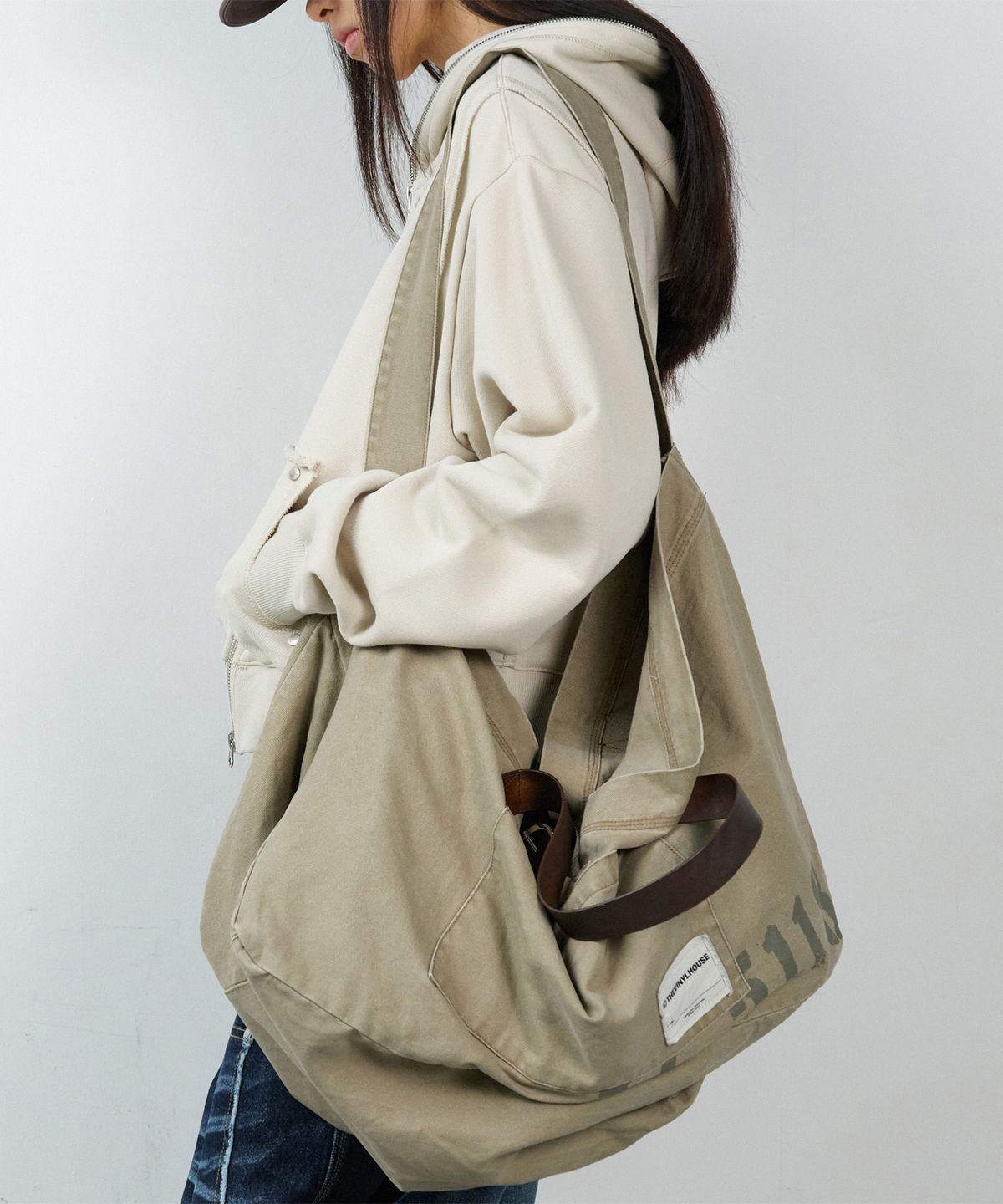 더바이닐하우스(THEVINYLHOUSE) SADDLE BIG BAG BROWN