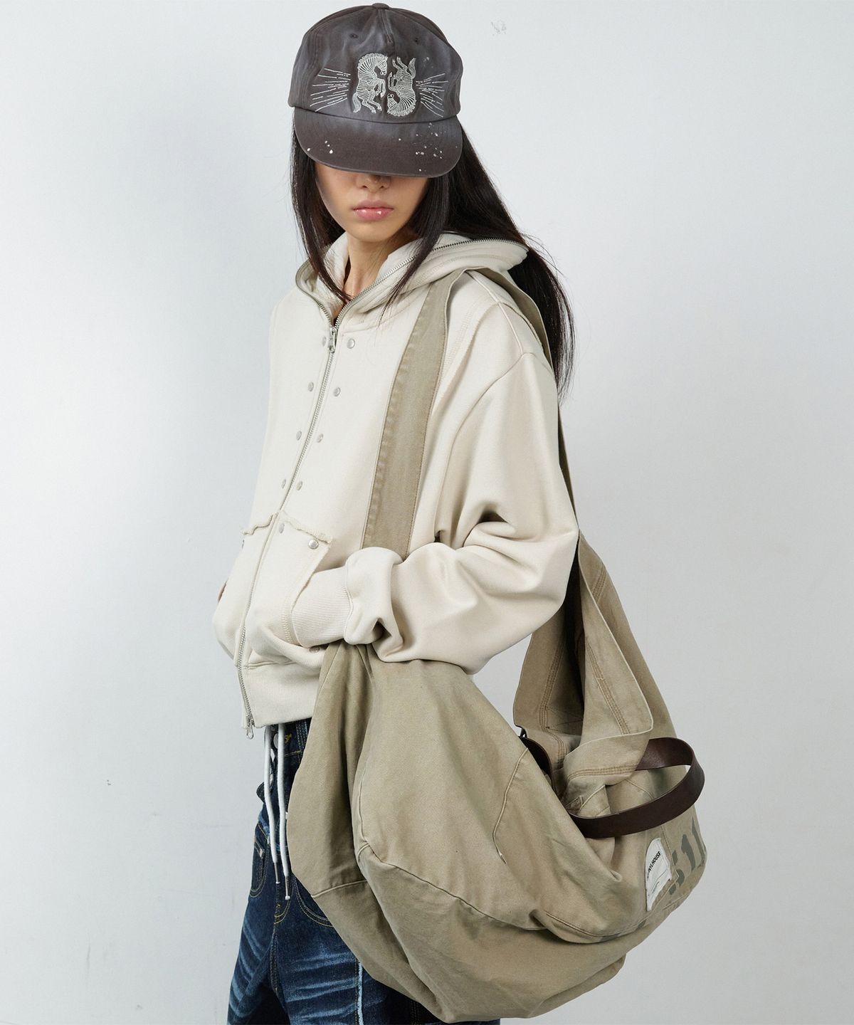 더바이닐하우스(THEVINYLHOUSE) SADDLE BIG BAG BROWN