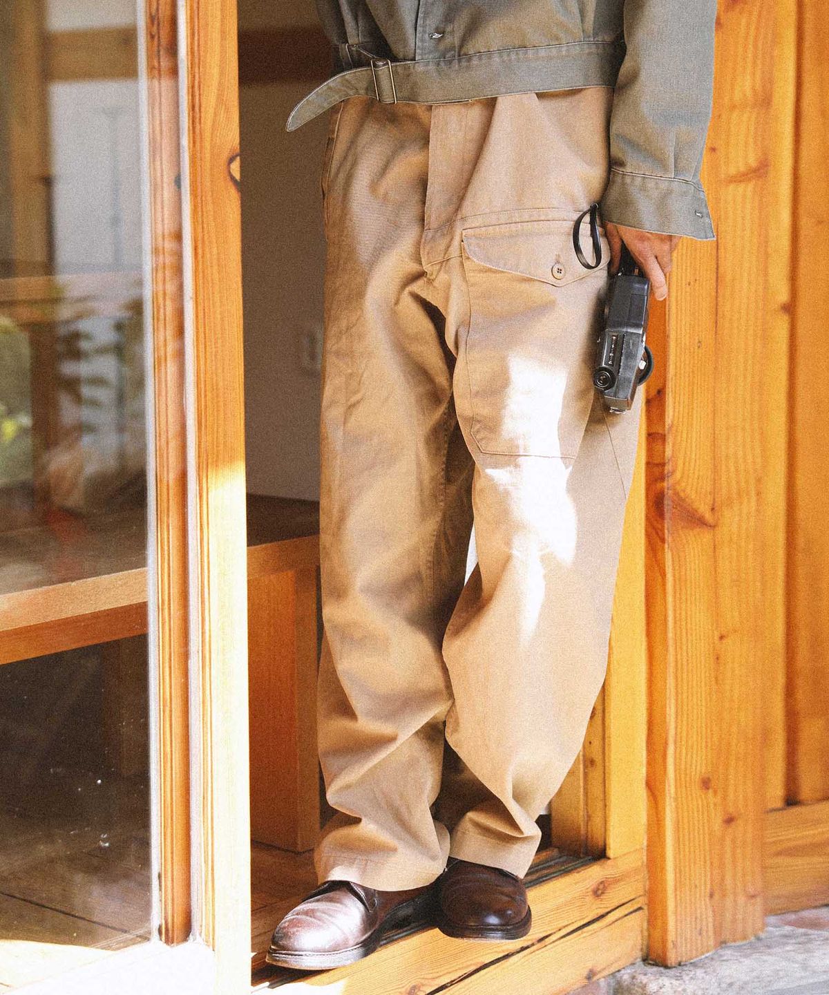 굿니스(GOODNIES) 50s British Army Trousers. Khaki Sand