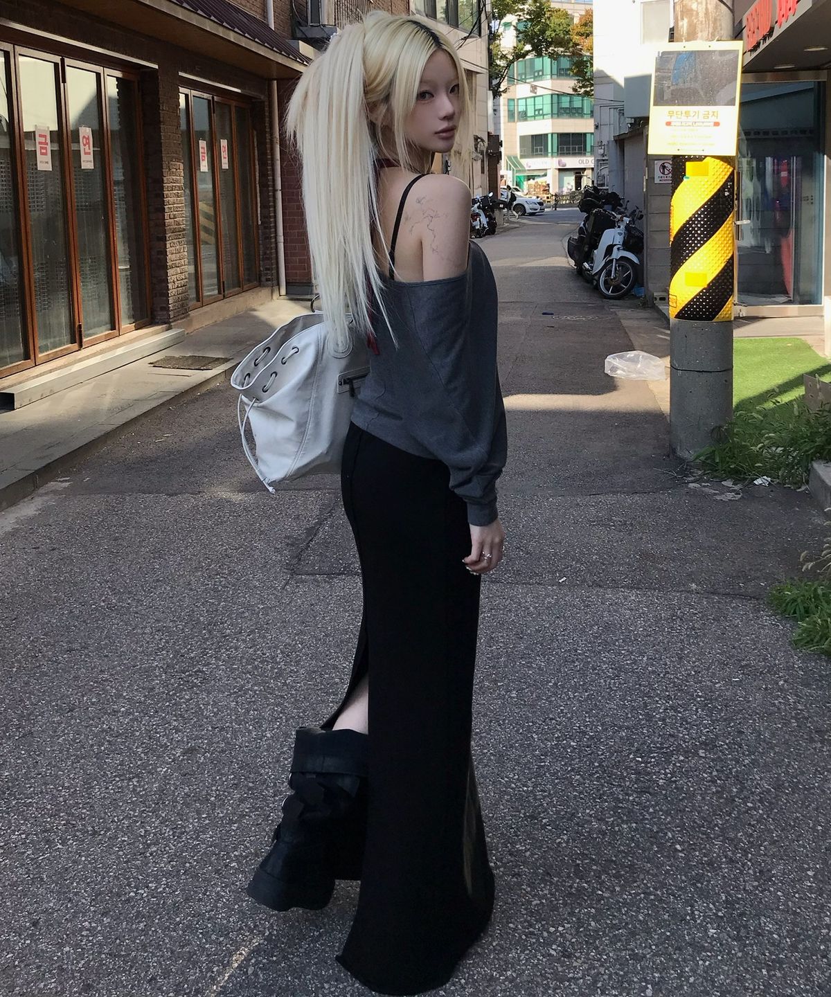 바운더리(BOUNDARY) GLAM BACK SLIT LONG SWEAT SKIRT BLACK