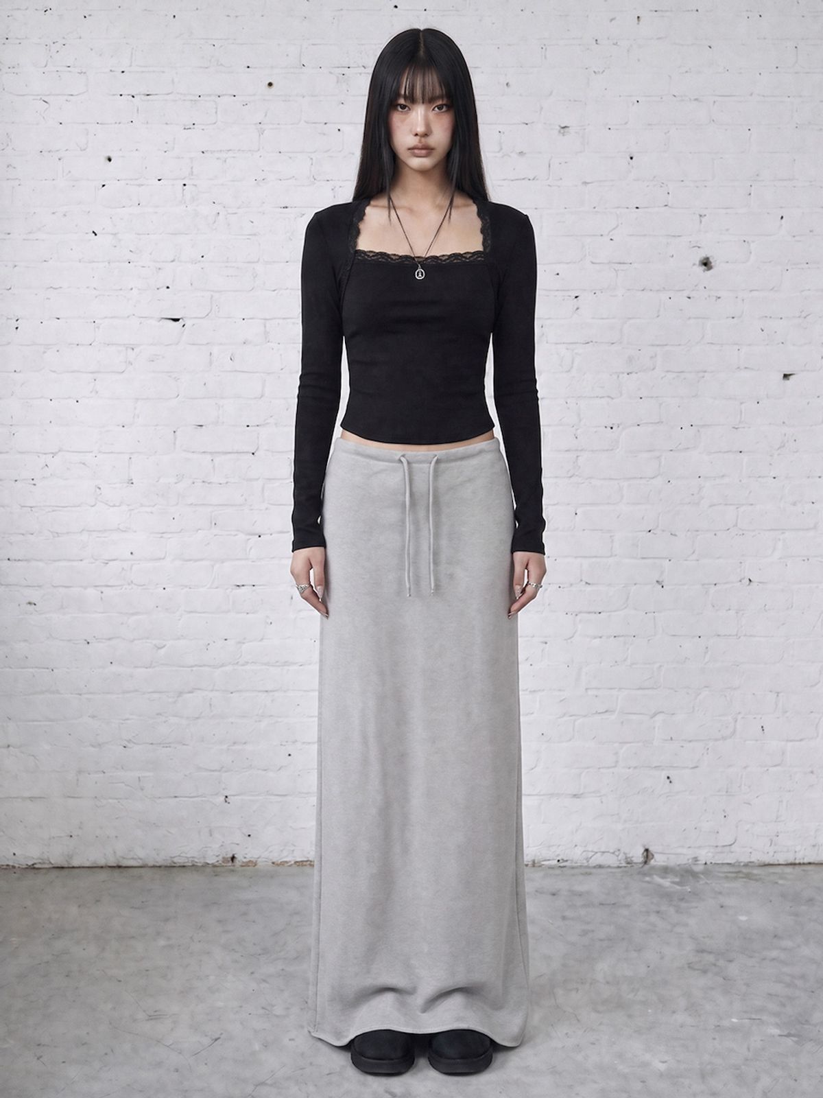 바운더리(BOUNDARY) GLAM LACE TRIM FITTED LONG SLEEVE TEE BLACK