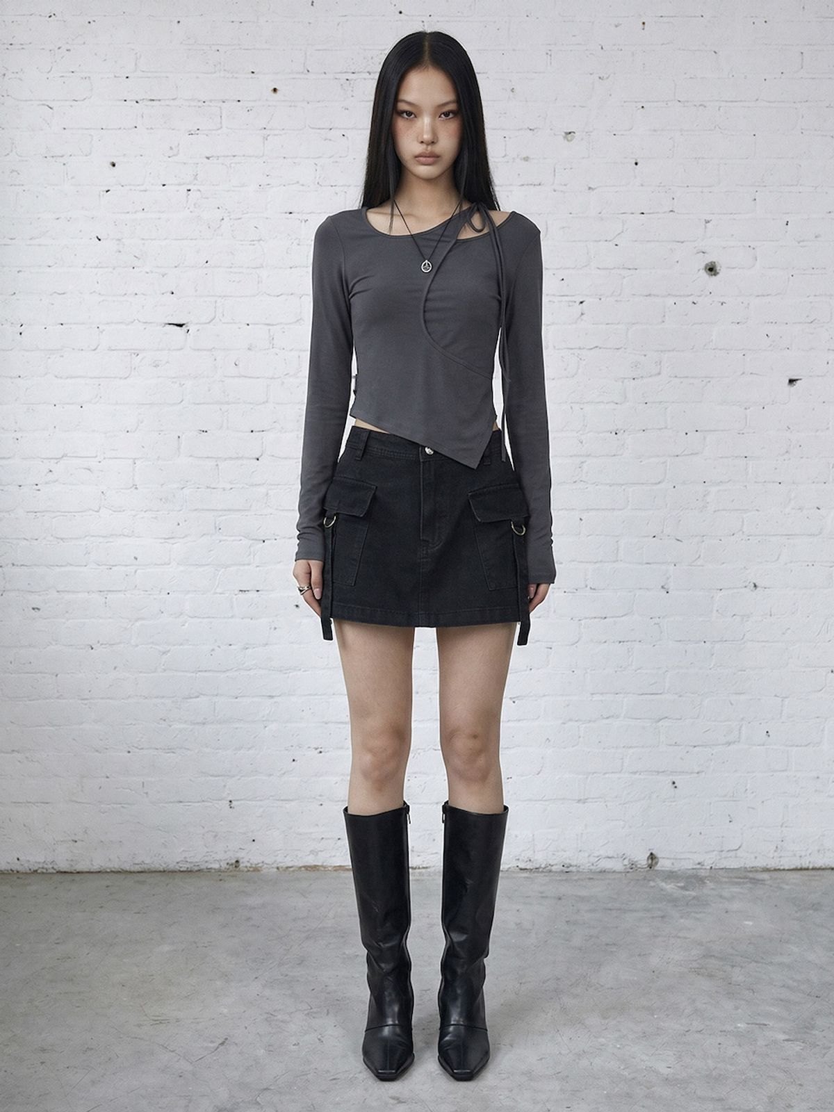 바운더리(BOUNDARY) GLAM SHOULDER CUT OUT TIE STRAP TEE DARK GRAY