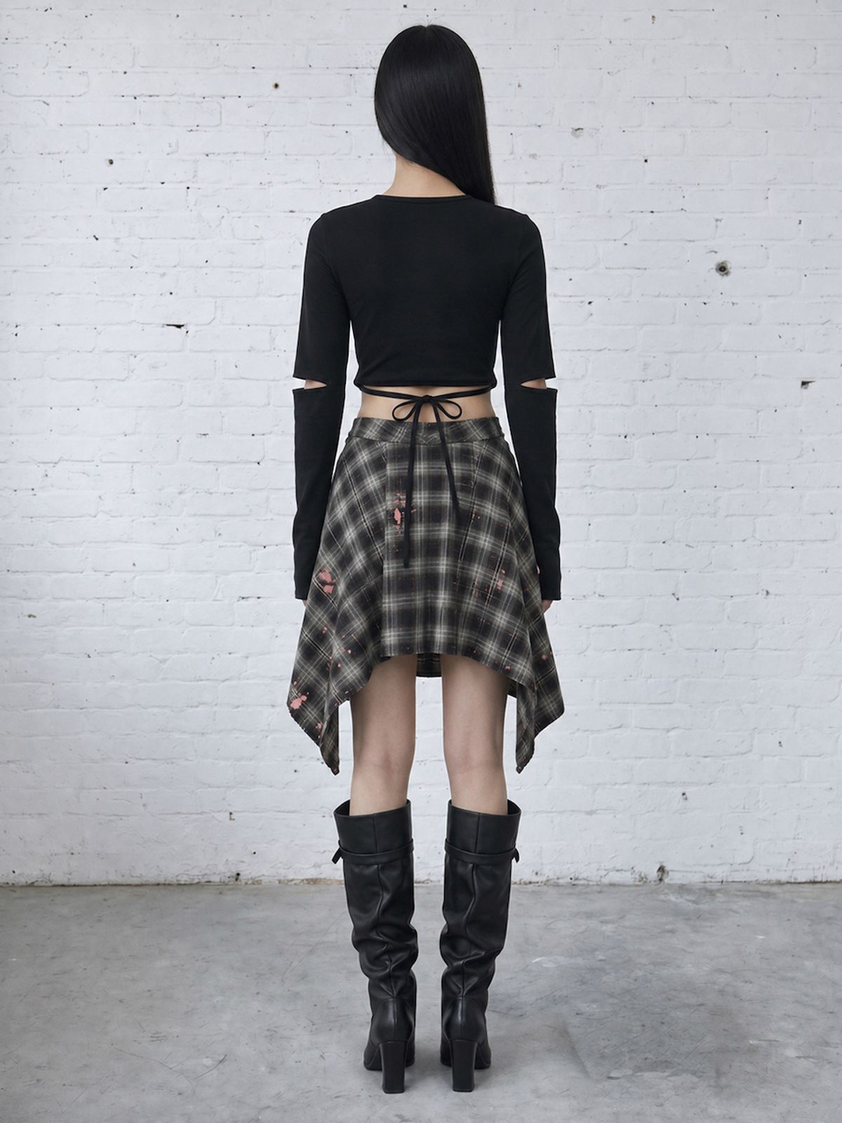 바운더리(BOUNDARY) GLAM CUT OUT SLEEVE CROP TEE WITH TIE STRAP BLACK