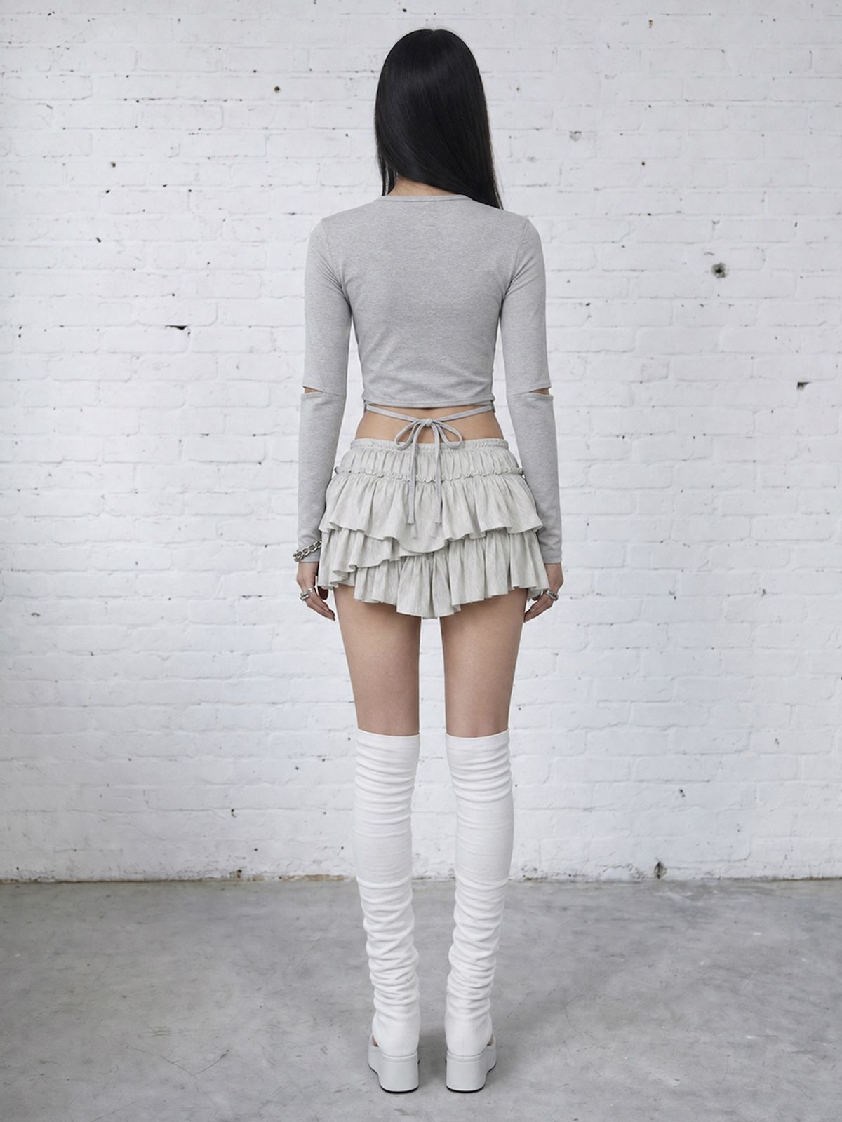바운더리(BOUNDARY) GLAM CUT OUT SLEEVE CROP TEE WITH TIE STRAP MELANGE GRAY