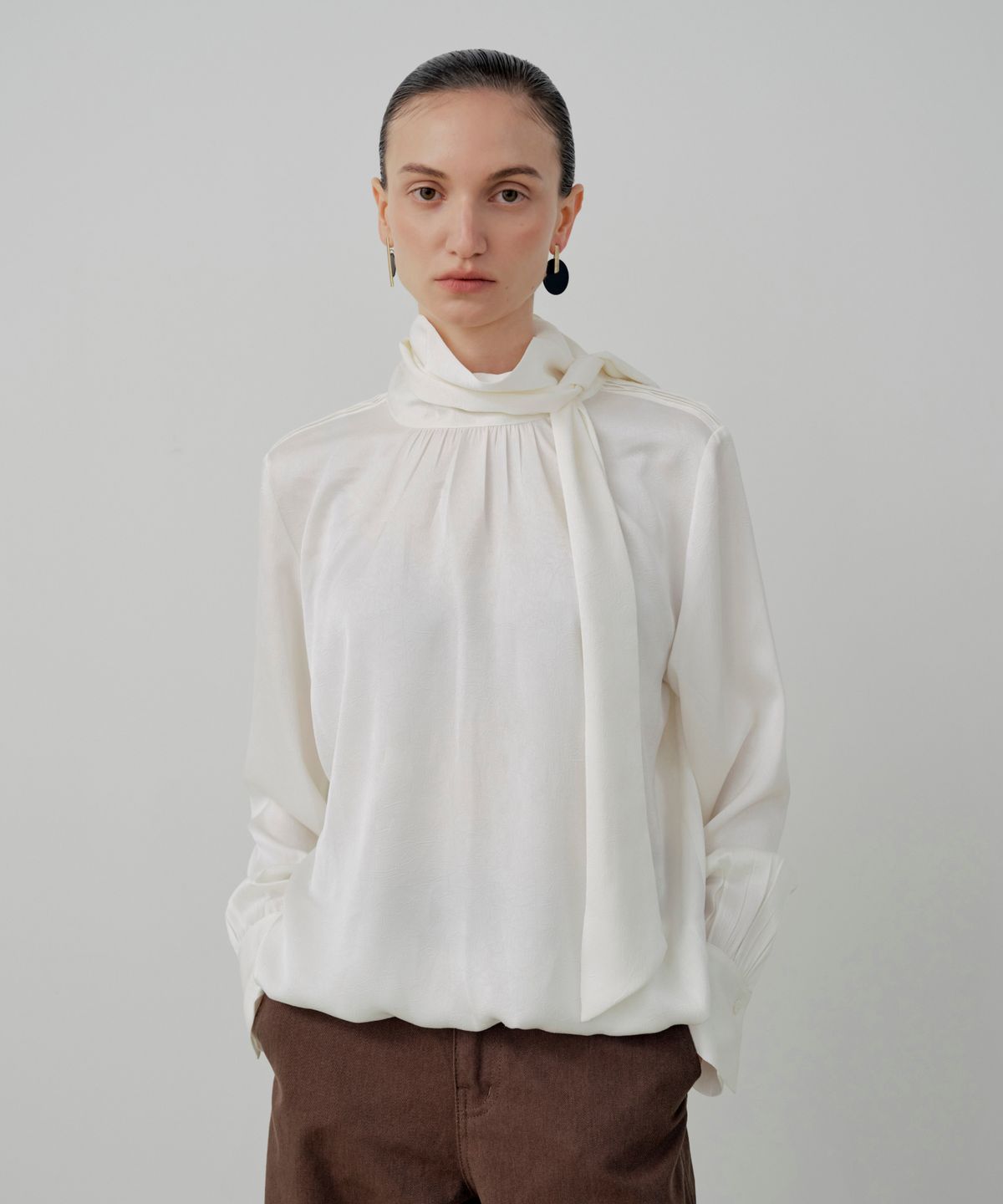 르세지엠(LESEIZEME) Classic Satin Tie Drape Blouse - Ivory