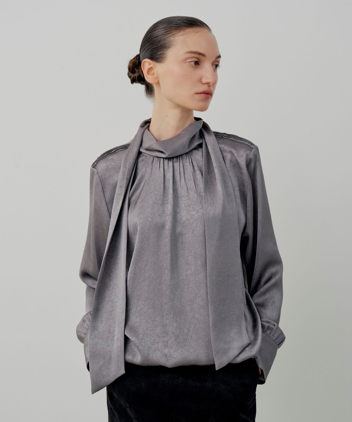 르세지엠(LESEIZEME) Classic Satin Tie Drape Blouse - Gray