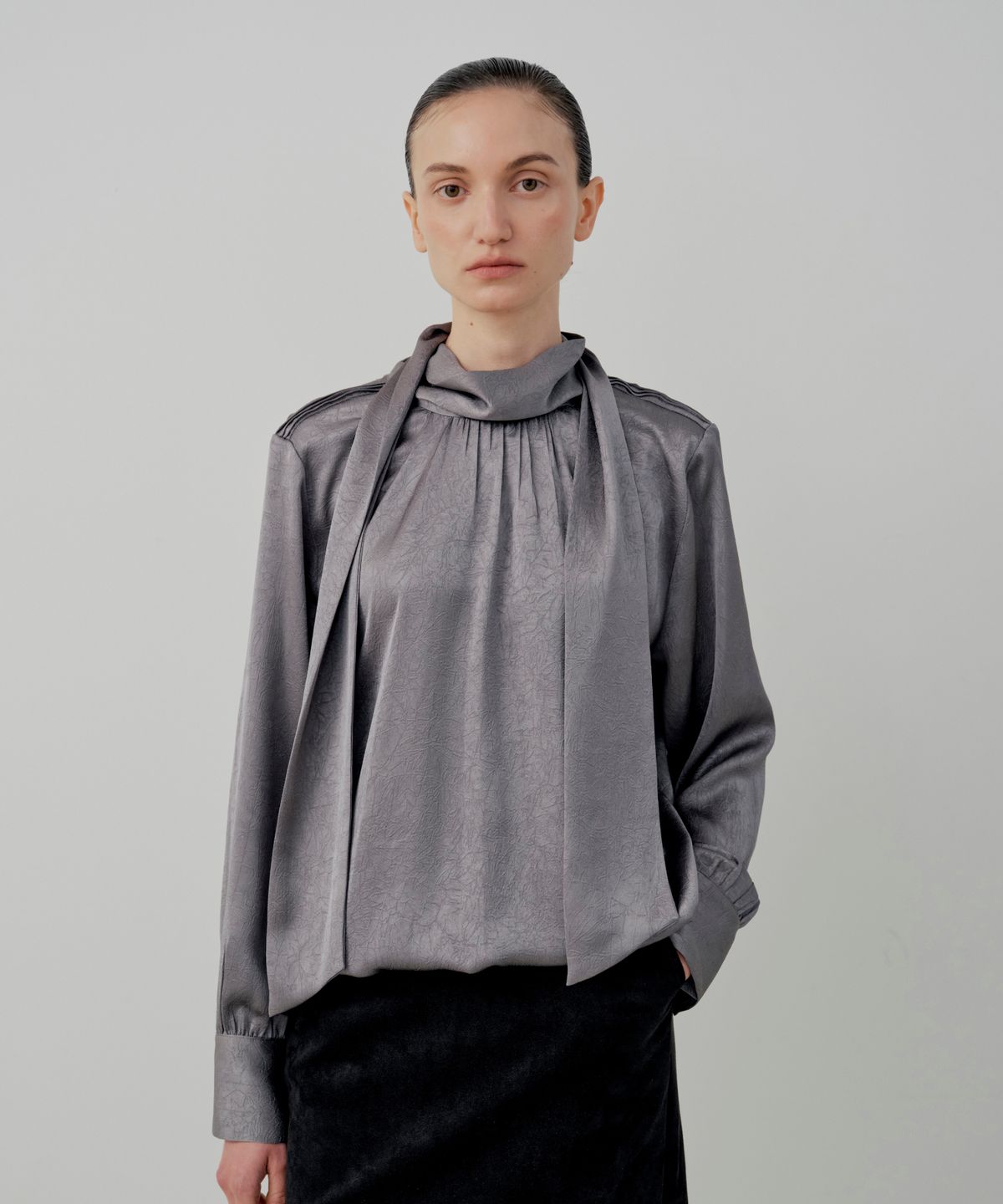 르세지엠(LESEIZEME) Classic Satin Tie Drape Blouse - Gray