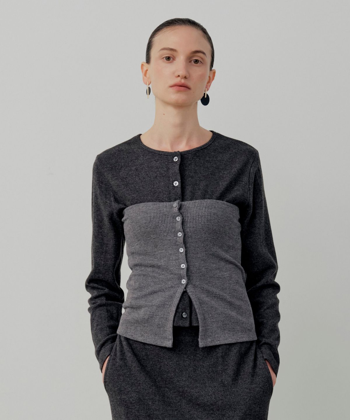 르세지엠(LESEIZEME) Basic Rib Button Bustier - Charcoal