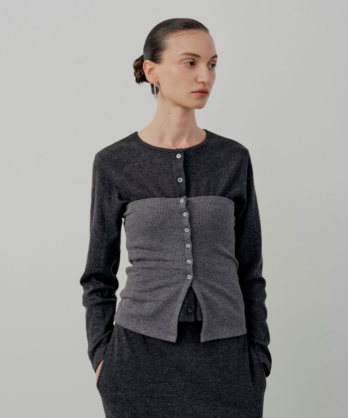 르세지엠(LESEIZEME) Basic Rib Button Bustier - Charcoal