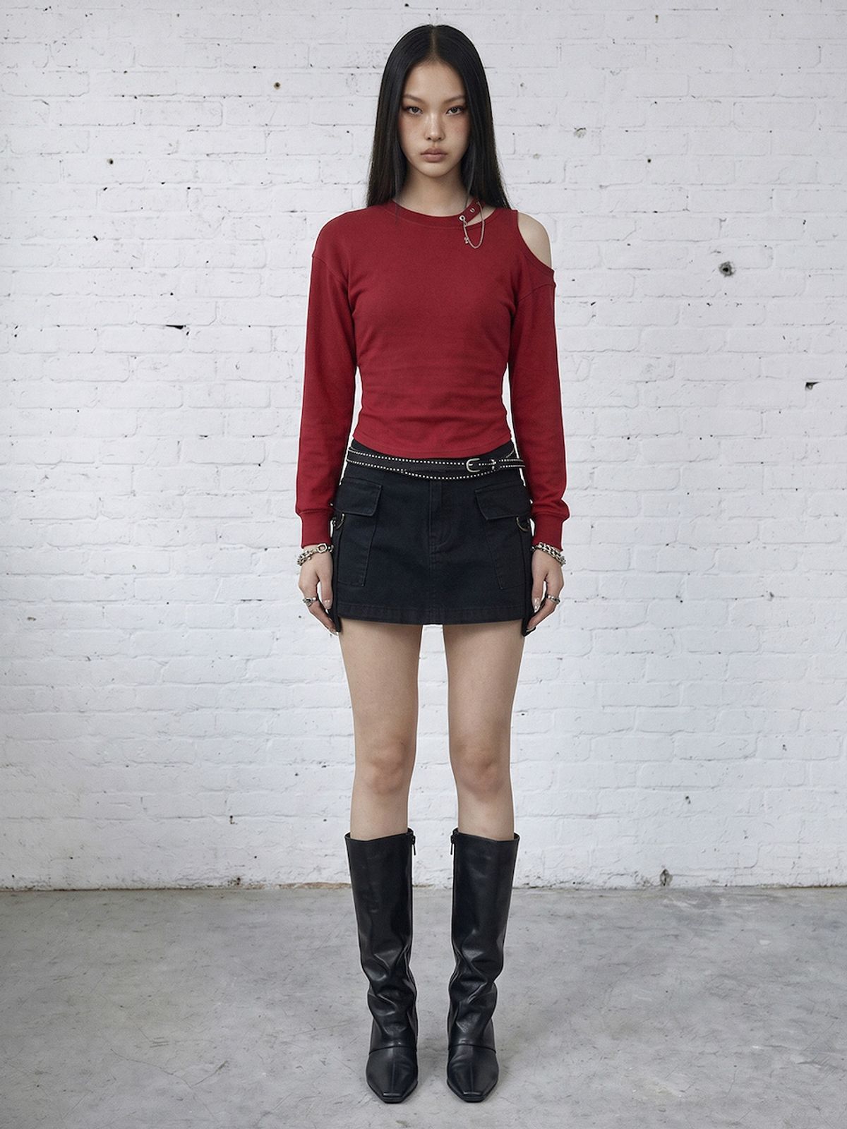 바운더리(BOUNDARY) GLAM ONE SHOULDER CUT OUT SWEATSHIRT WITH CHAIN BURGUNDY