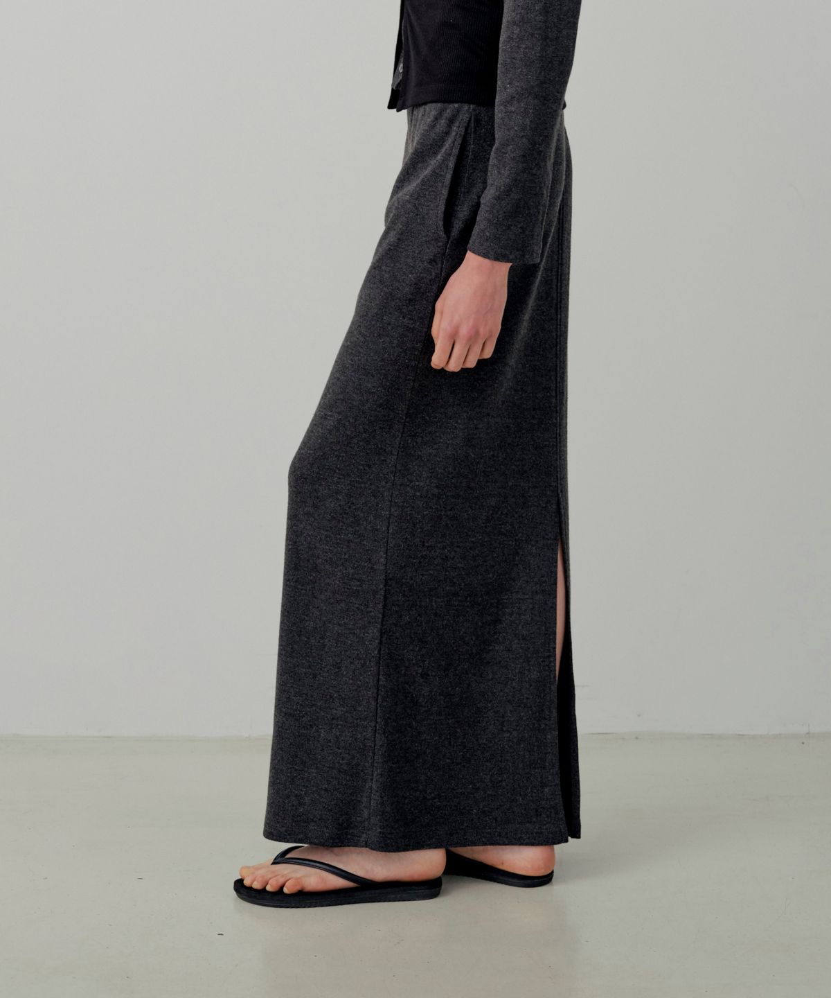 르세지엠(LESEIZEME) Classic Rib Knit Banding Long Skirt - Charcoal