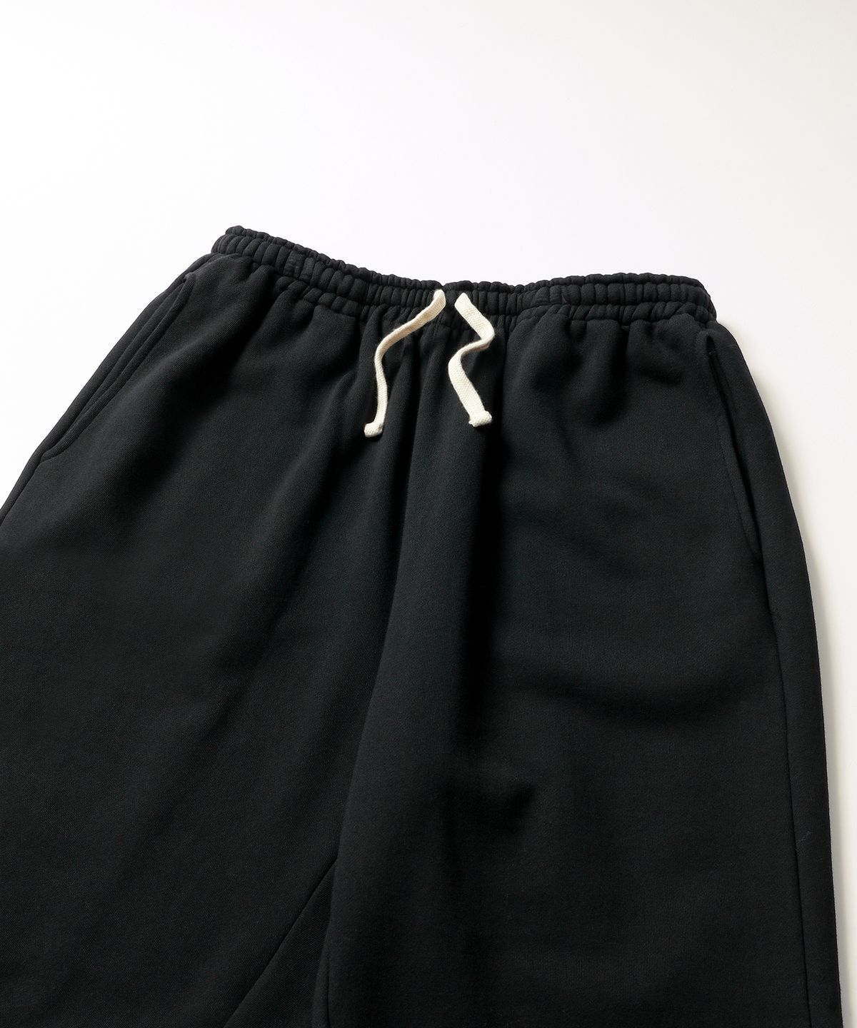 씨에이치사공사(CH.404) BASIC WIDE SWEAT PANTS BLACK