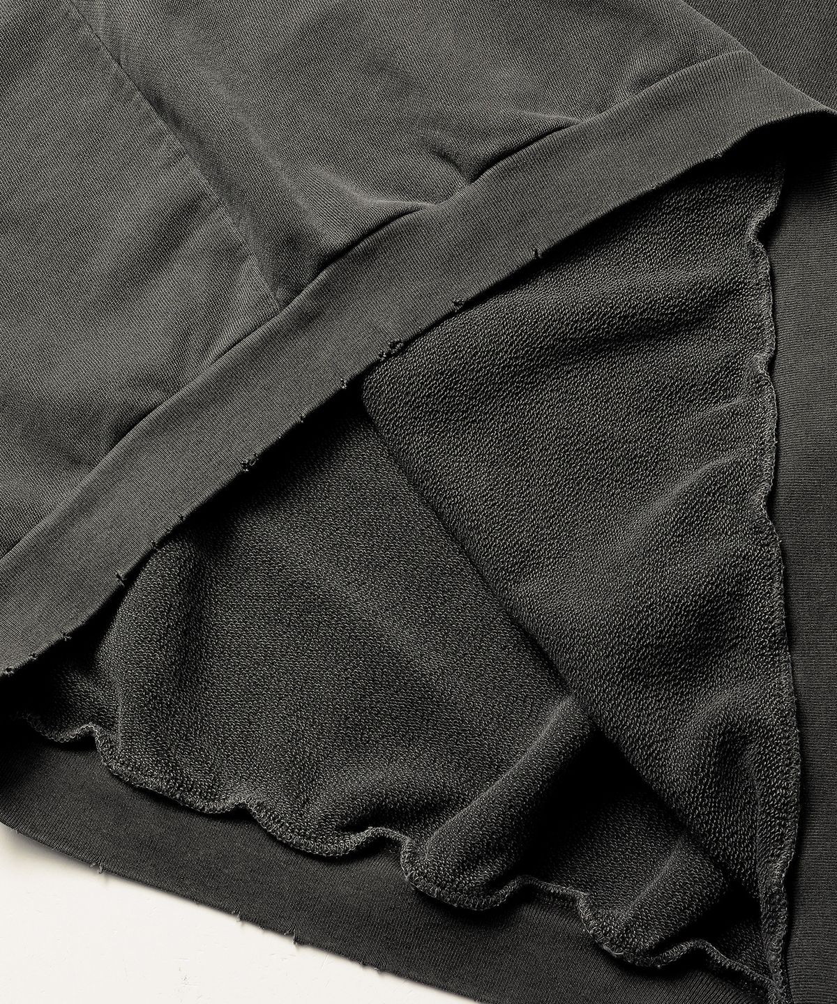 씨에이치사공사(CH.404) INSTRUCTION PIGMENT SWEATSHIRT BLACK