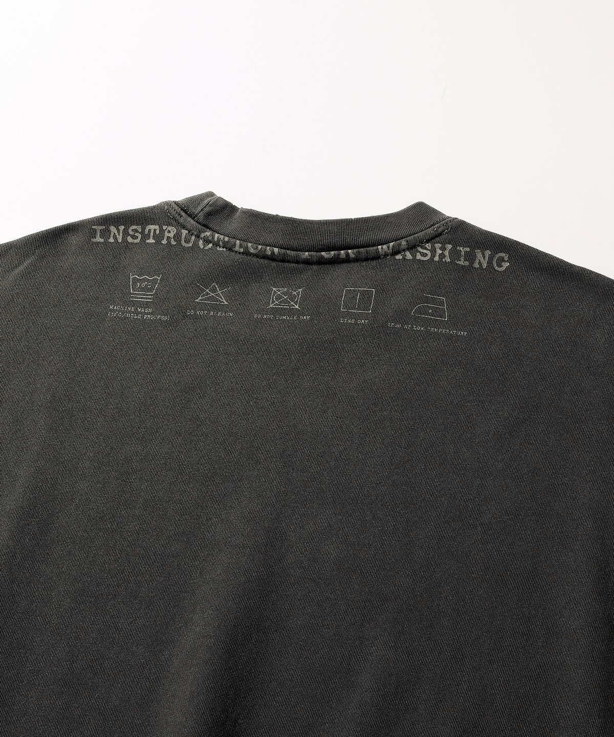씨에이치사공사(CH.404) INSTRUCTION PIGMENT SWEATSHIRT BLACK