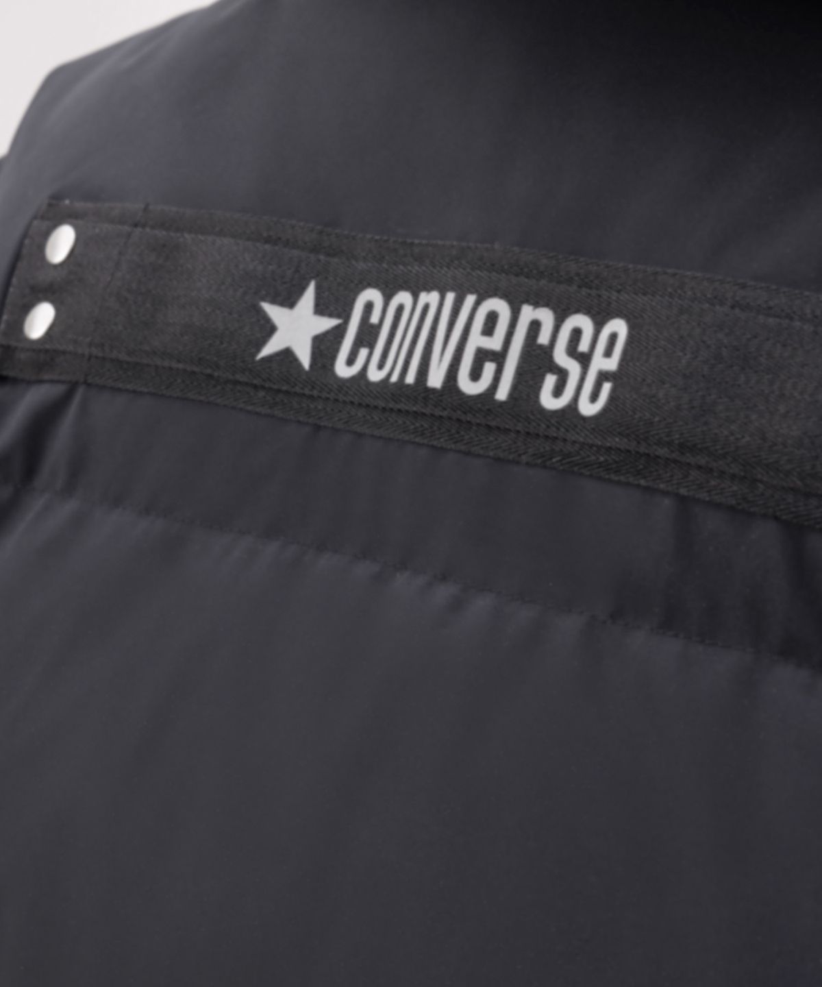 컨버스(CONVERSE) 노벨티 클린 핏 미드 다운 재킷 블랙 WCK142-023