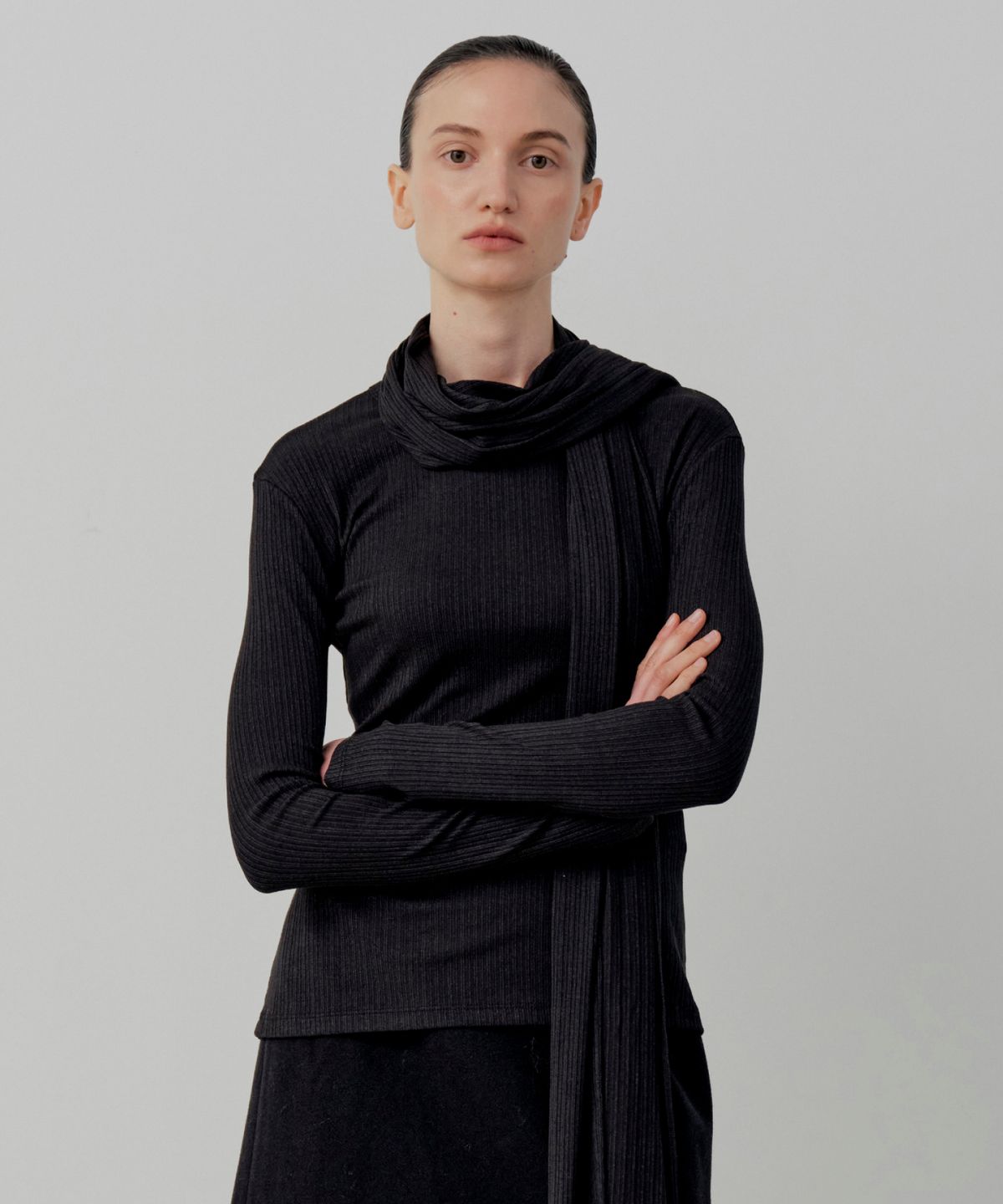 르세지엠(LESEIZEME) Soft Modal Scarf Rib T-Shirt - Black