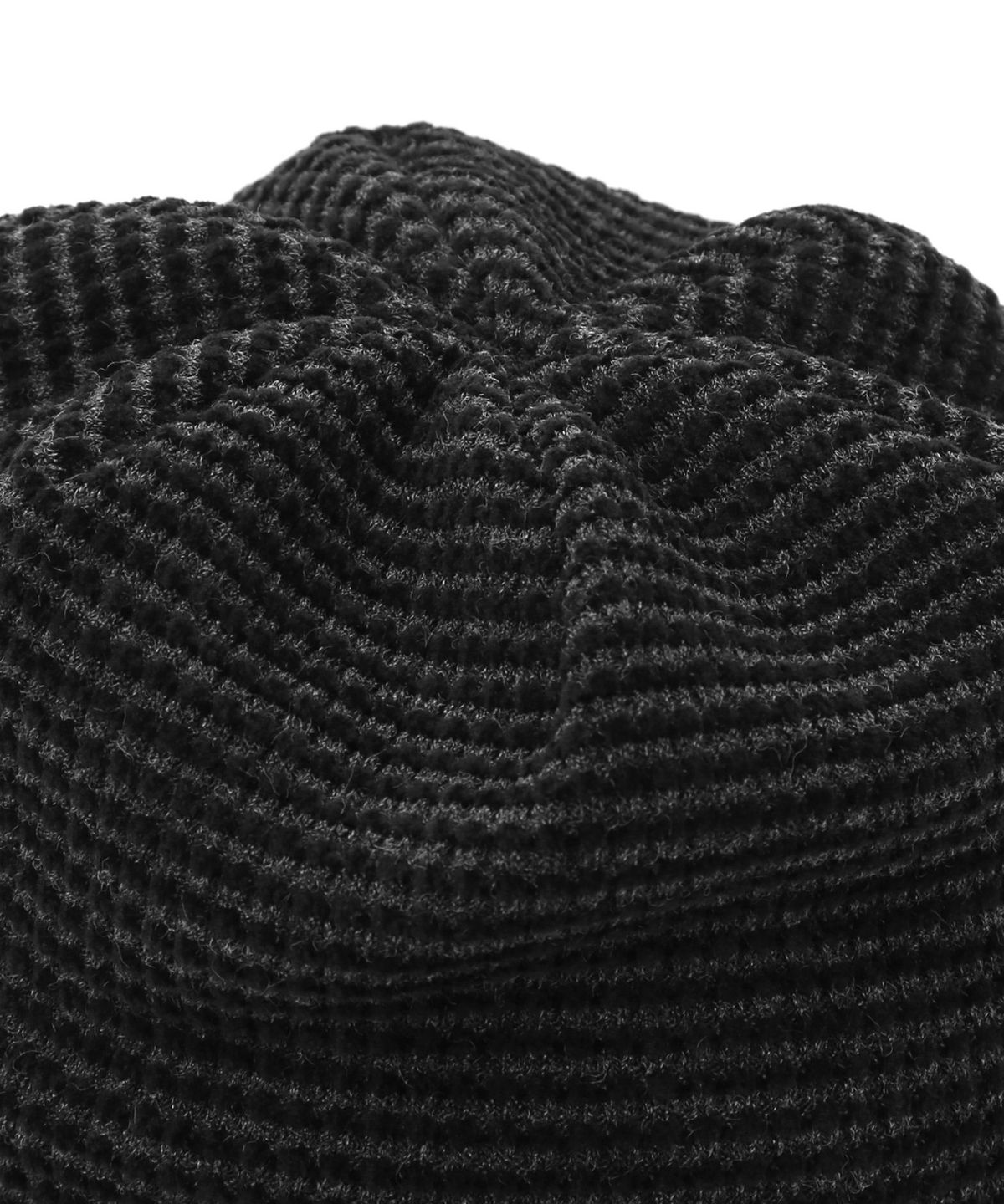 언더컨트롤(UNDERCONTROL) 모노톤 스트라이프 와플 니트 방한 숏비니 NO CUFF THICK WINTER HAT / BRUSHED BLOCK / CHARCOAL BLACK