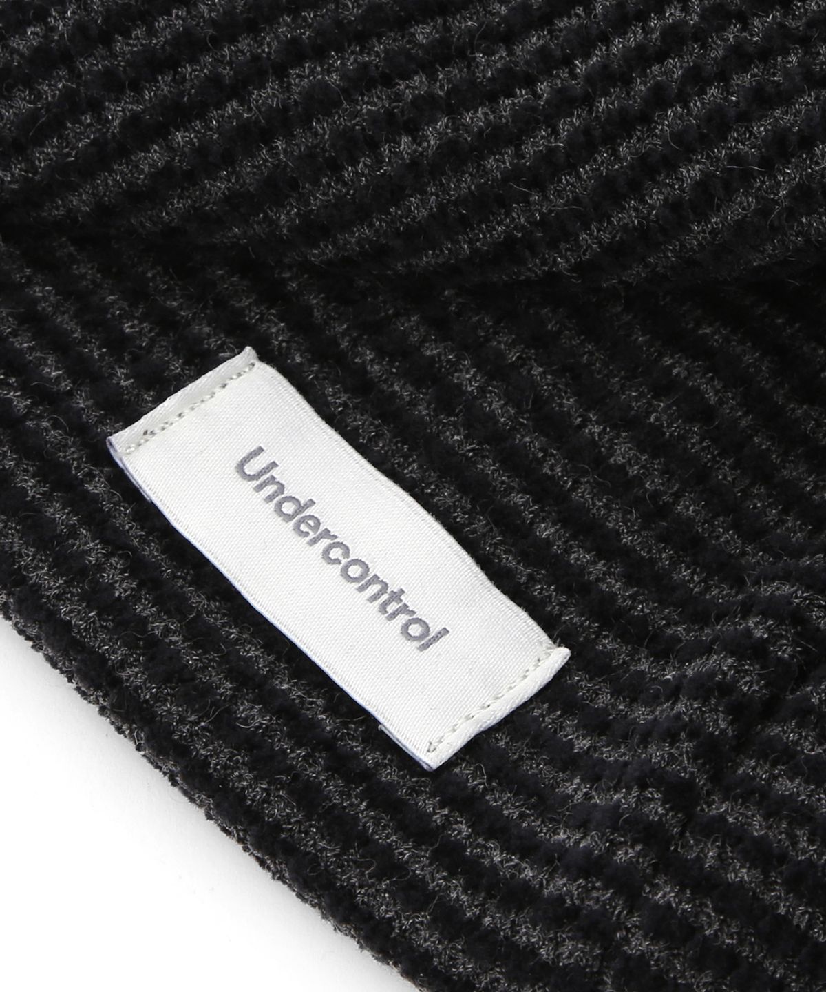 언더컨트롤(UNDERCONTROL) 모노톤 스트라이프 와플 니트 방한 숏비니 NO CUFF THICK WINTER HAT / BRUSHED BLOCK / CHARCOAL BLACK