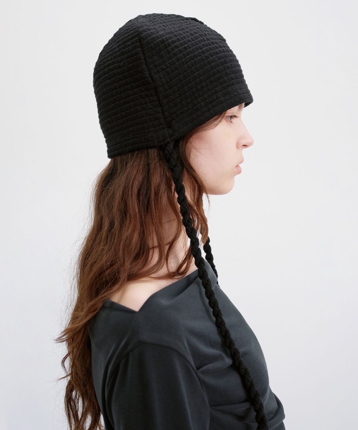 시메트릭 퍼센트(SYMMETRICPERCENT) Braided Strap Ribbed Beanie / Black