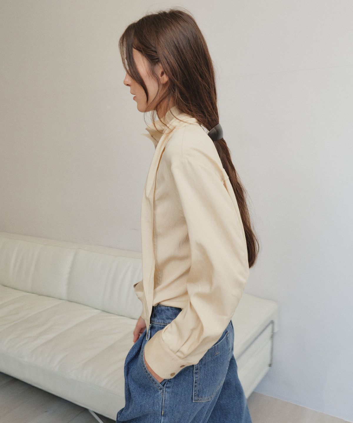 올리브 데 올리브(OLIVE DES OLIVE) 배색 단추 스카프 장식 블라우스 OW6AB8010