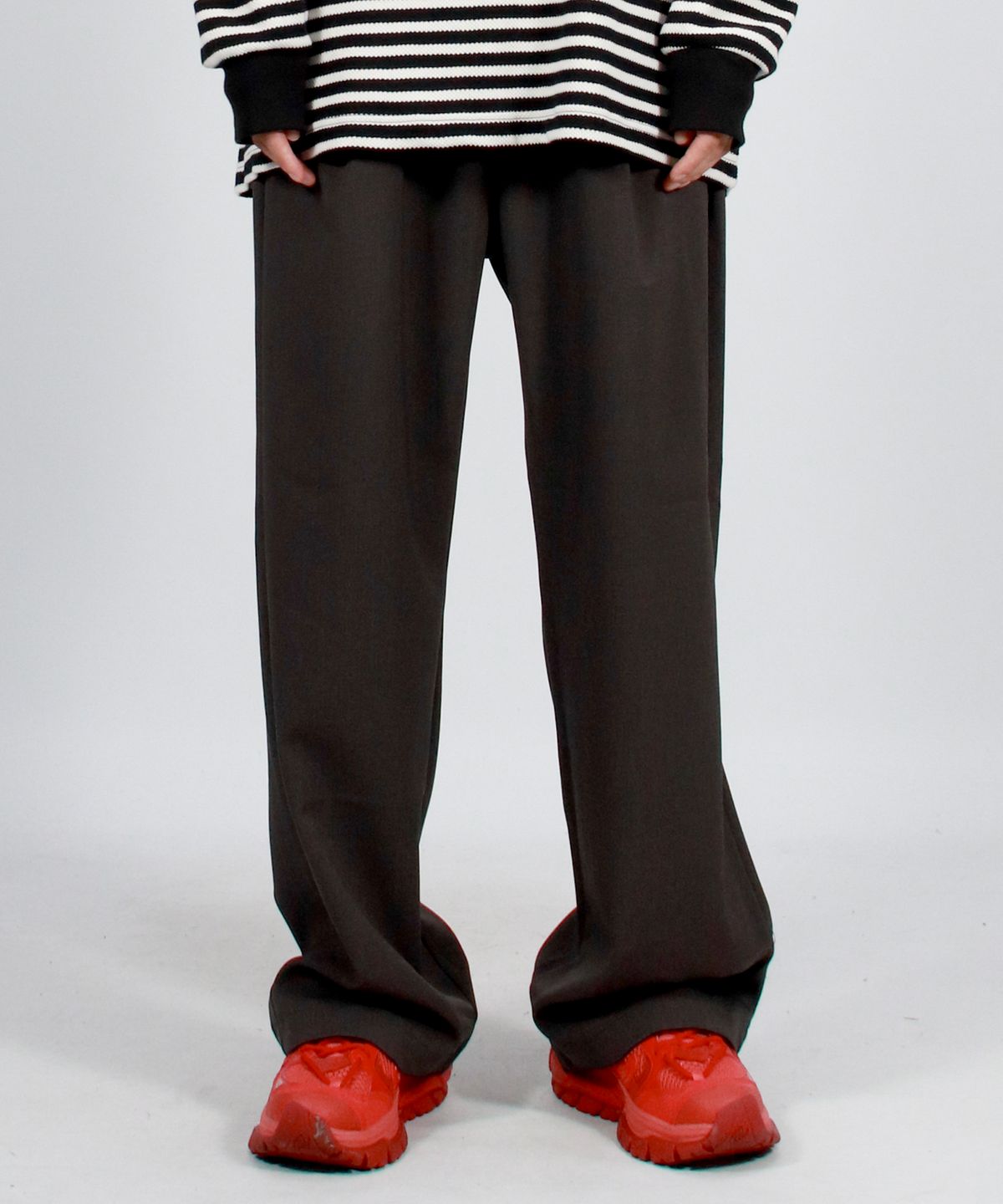 드마크(DEMARC) M solid straight-fit semi-wide pants - Charcoal
