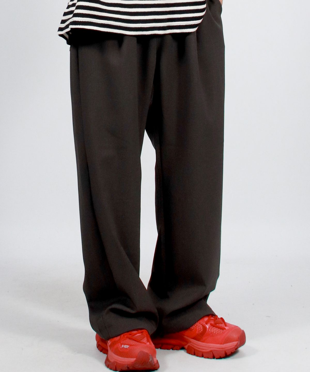 드마크(DEMARC) M solid straight-fit semi-wide pants - Charcoal