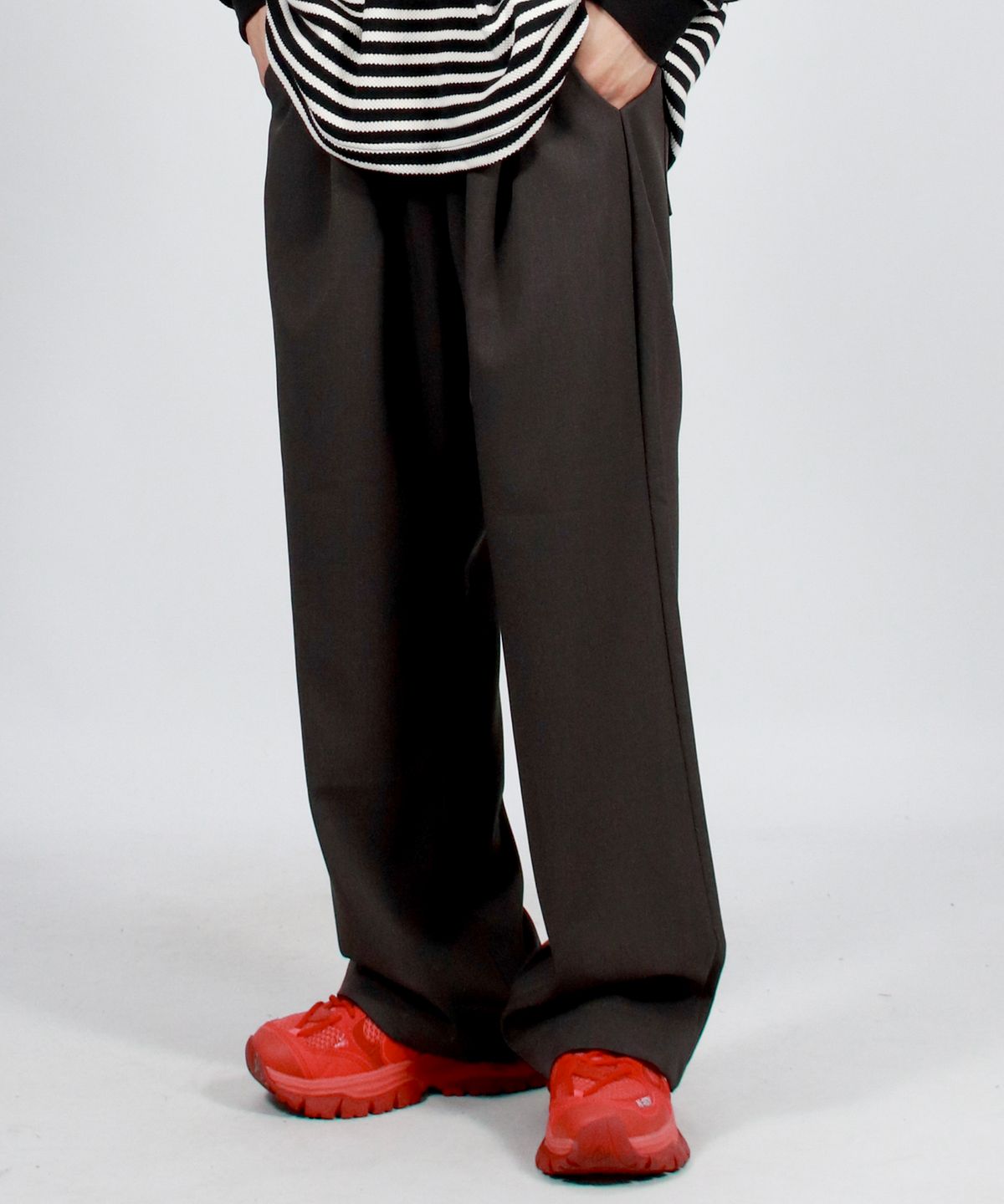 드마크(DEMARC) M solid straight-fit semi-wide pants - Charcoal