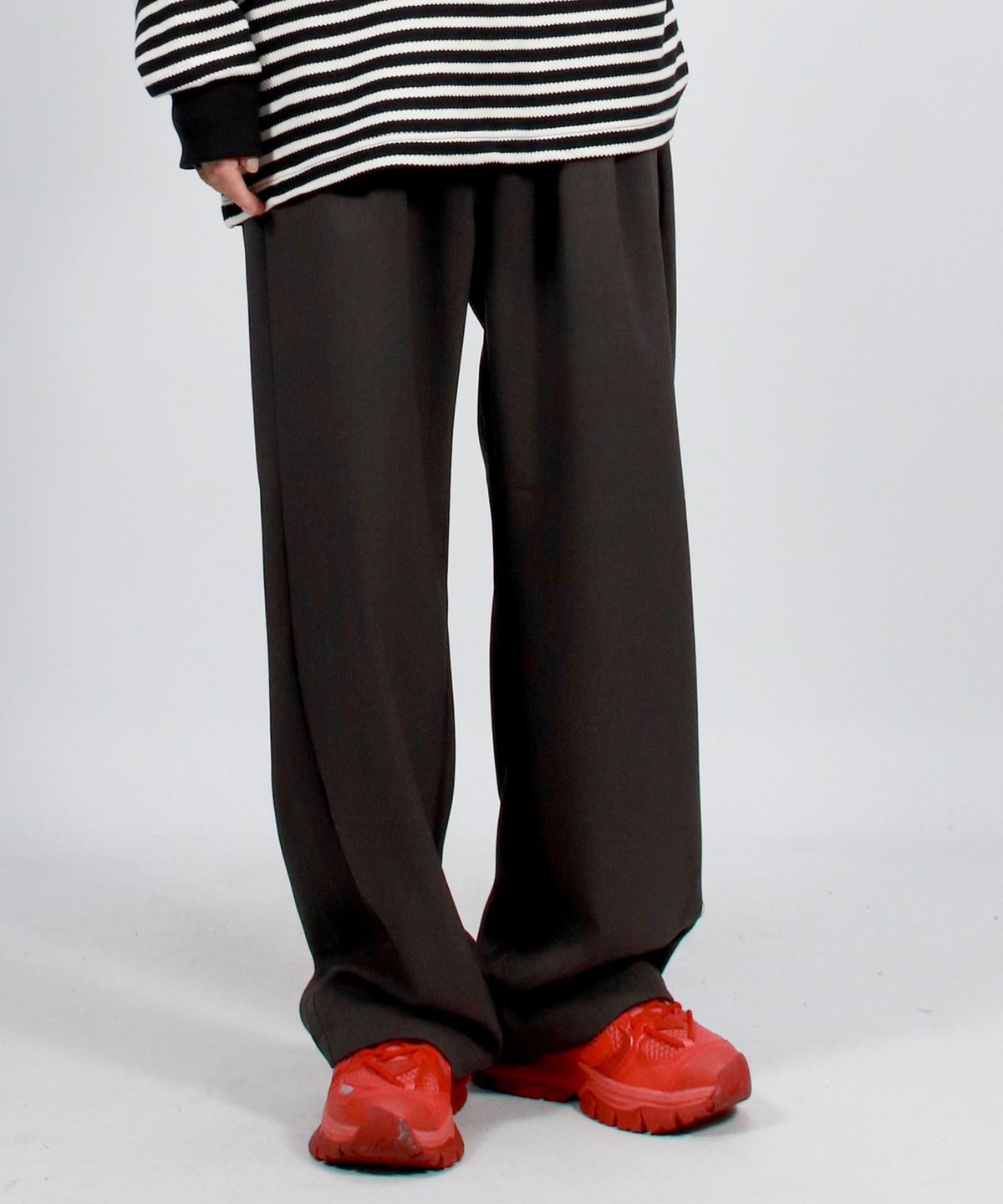 드마크(DEMARC) M solid straight-fit semi-wide pants - Charcoal