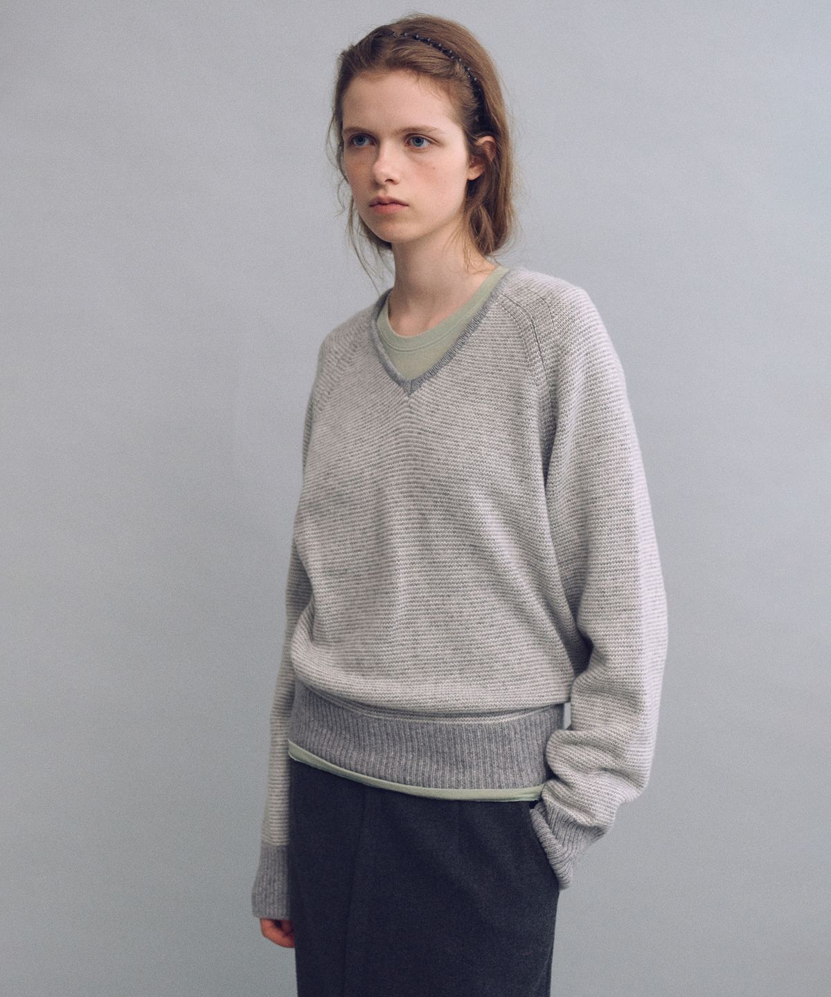 아우브아워(AUBOUR) pipe v-neck knit (stripe light grey)