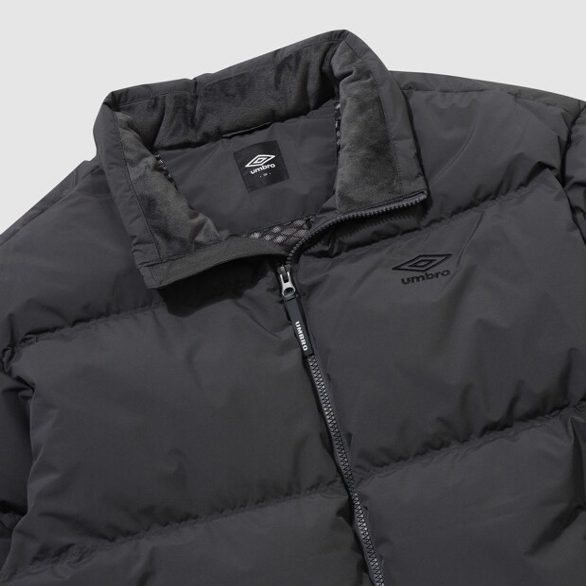 엄브로(UMBRO) 플라이트 숏 머스코비 덕 다운 자켓 차콜 UR421CDJO5