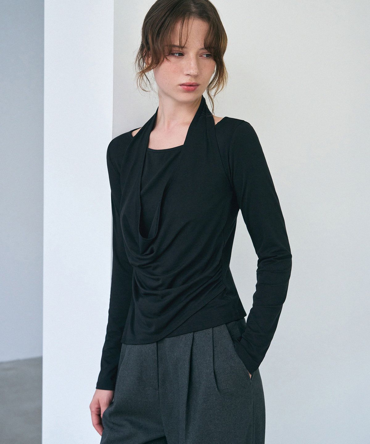 드로우핏 우먼(DRAWFIT WOMEN) 드레이프 홀터넥 레이어드 롱 슬리브 티셔츠 [IVORY]