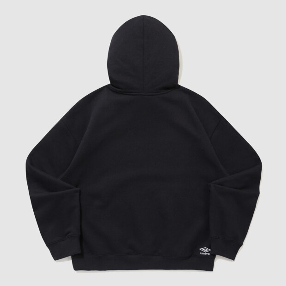 엄브로(UMBRO) 기모 아플리케 후드 티셔츠 블랙 UR421CHDO4