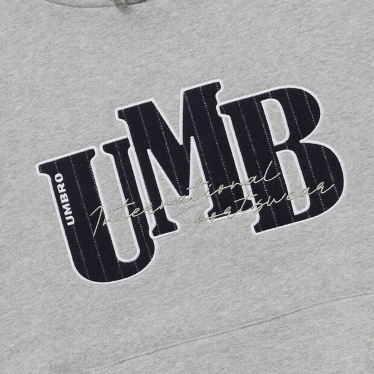엄브로(UMBRO) 기모 아플리케 후드 티셔츠 멜란지 그레이 UR421CHDO4