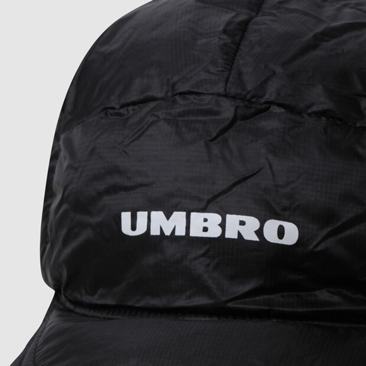 엄브로(UMBRO) 엑스레이 트래퍼 햇 블랙 UR423CCPO5