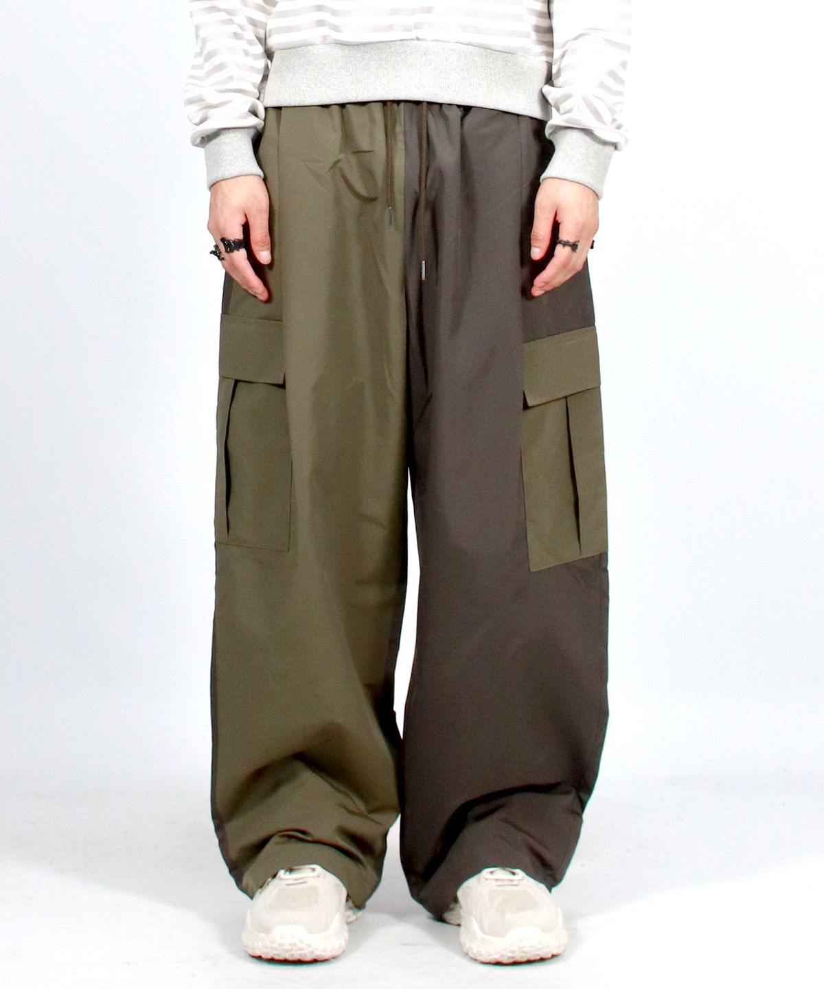 드마크(DEMARC) M Asymmetrical tone on tone Cargo Wide track pants - Khaki