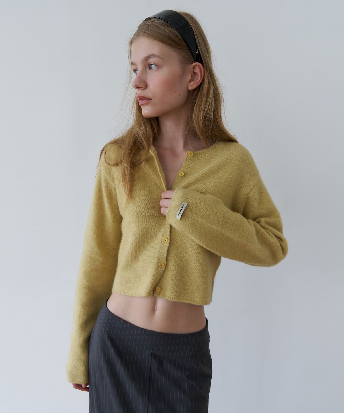 오버듀플레어(OVERDUEFLAIR) RACCOON SEMI-CROP CARDIGAN_BUTTER YELLOW