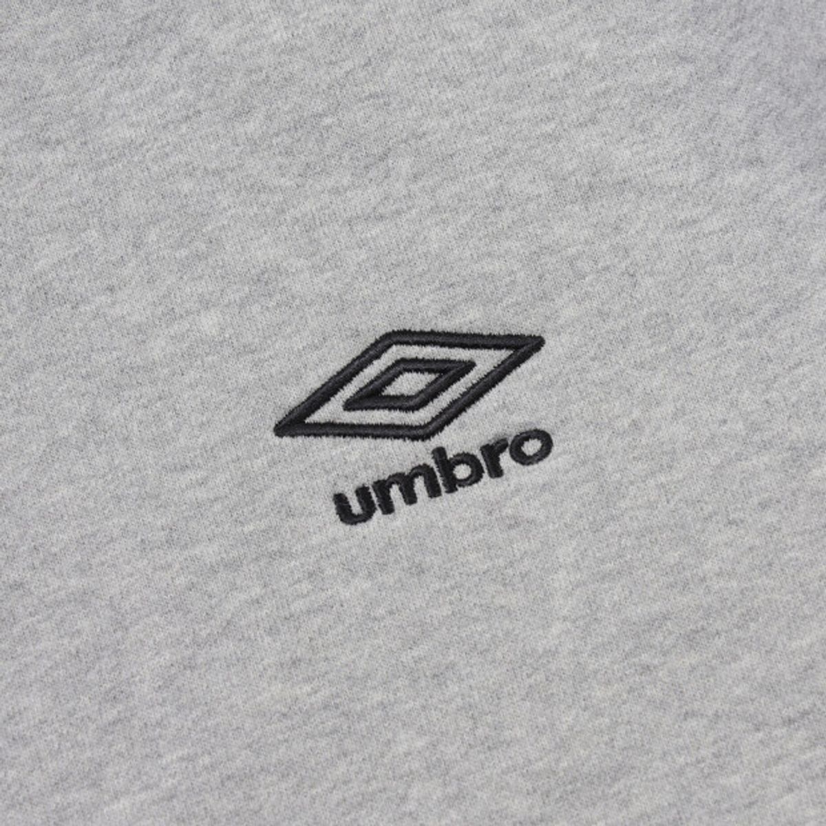 엄브로(UMBRO) 에센셜 기모 스몰로고 맨투맨 그레이 UR423CFSO1