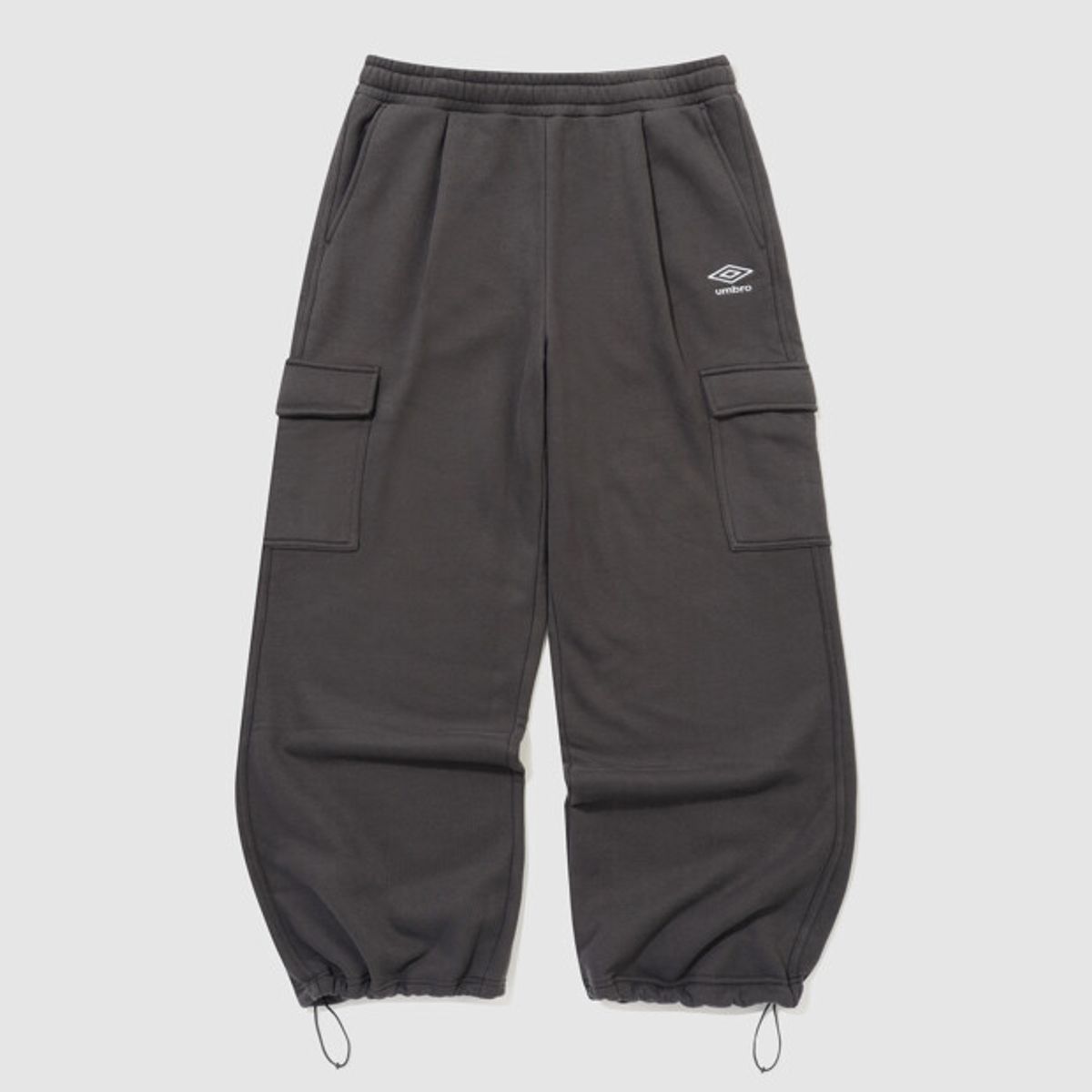 엄브로(UMBRO) 에센셜 기모 와이드 스트레이트 팬츠 챠콜 UR423CFPO3