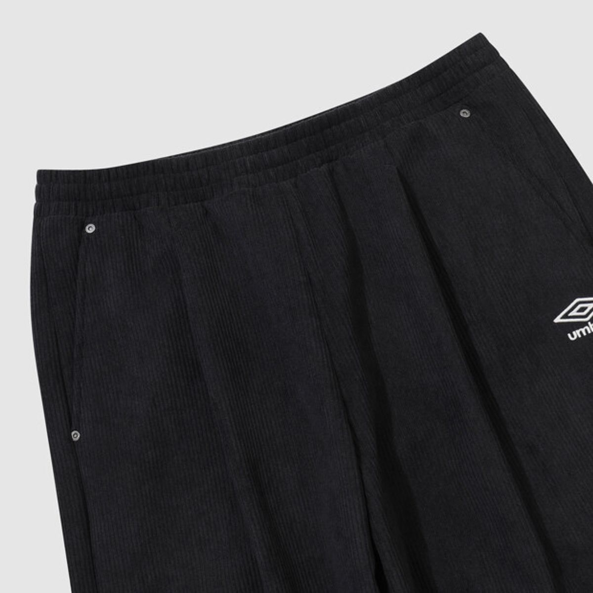 엄브로(UMBRO) 코듀로이 벌룬핏 팬츠 블랙 UR423CPTO3