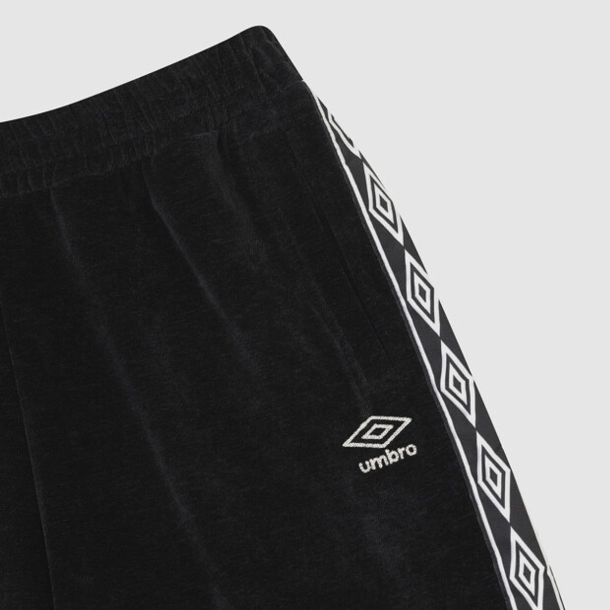 엄브로(UMBRO) 셔닐 블렌드 스트레이트 트랙 팬츠 블랙 UR423CFPN4