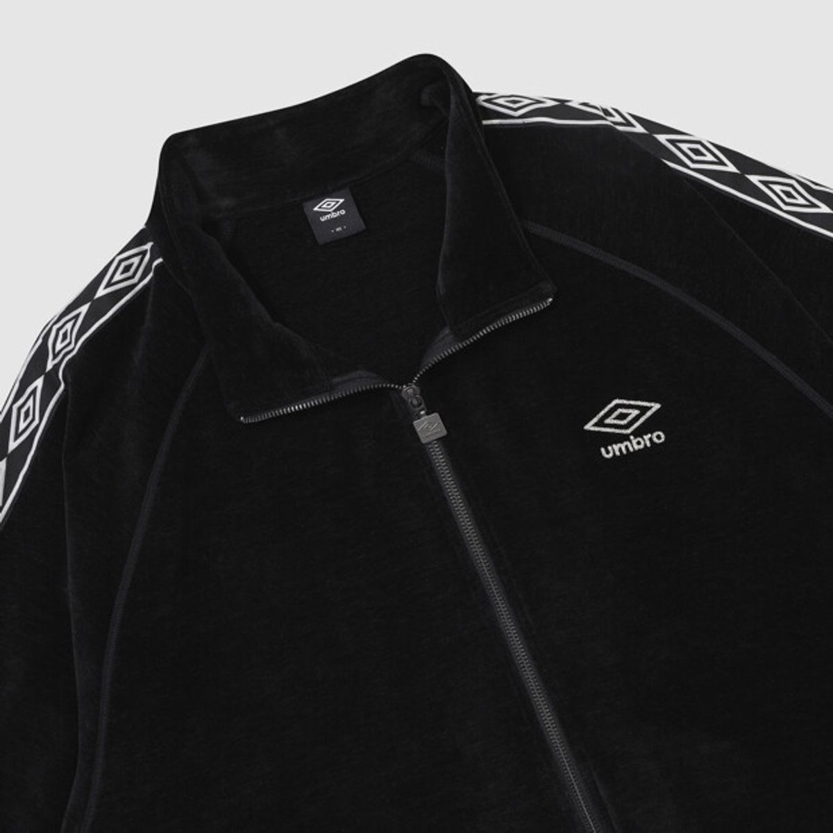엄브로(UMBRO) 셔닐블렌드 트랙집업 블랙 UR423CFTN2