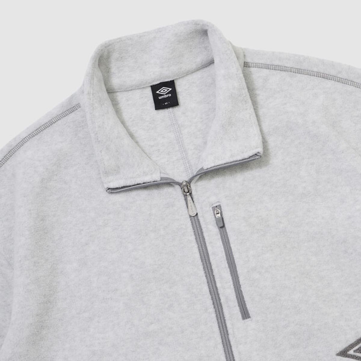 엄브로(UMBRO) 크리스피 타슬란 플리스 자켓 화이트 UR324CFJ91