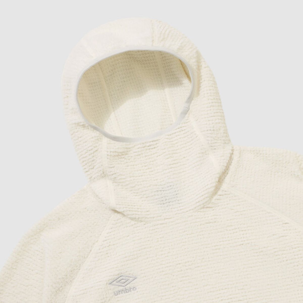 엄브로(UMBRO) 에어리움 경량 플리스 후드 티셔츠 아이보리 UR321SHD93