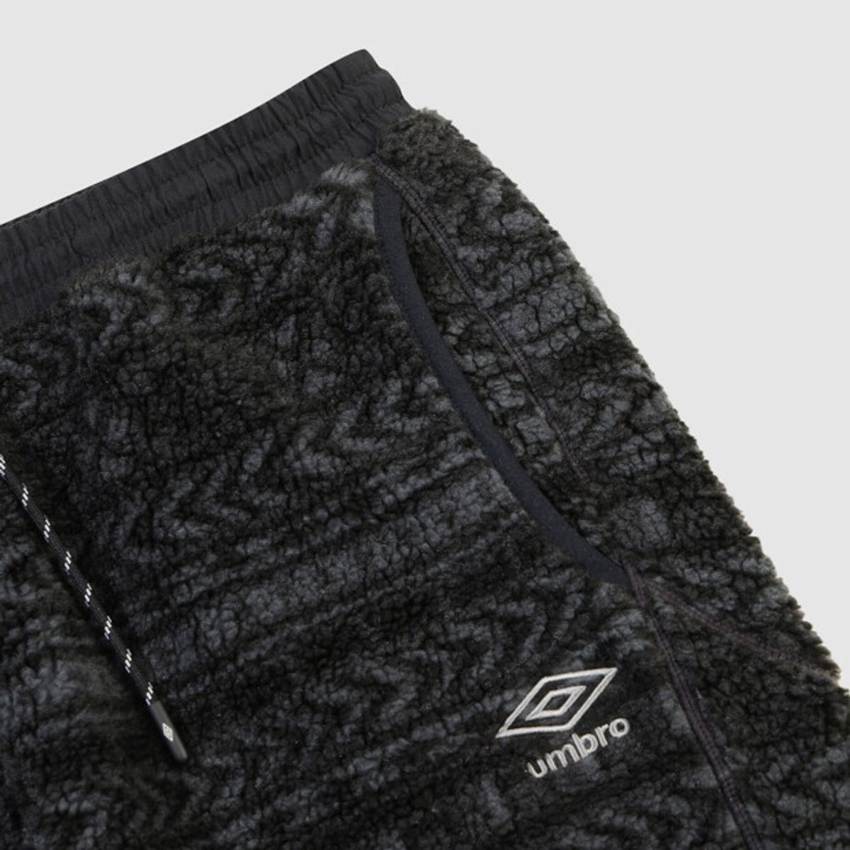 엄브로(UMBRO) 쉐르파 플리스 조거 팬츠 블랙 UR423CFPO5